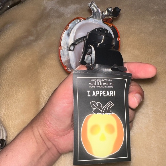 BBW PUMPKIN 🎃 SKULL 💀 Nightlight Wallflower Plug In NWT - Picture 3 of 4